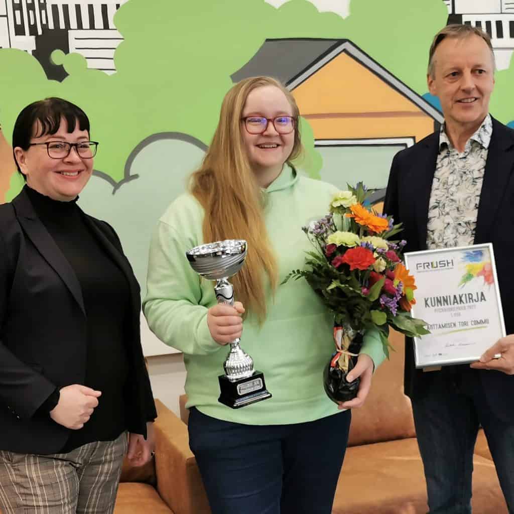 FRUSH tuomaristo palkitsi Commun vuoden 2022 parhaana kiertotalous kilpailussa.