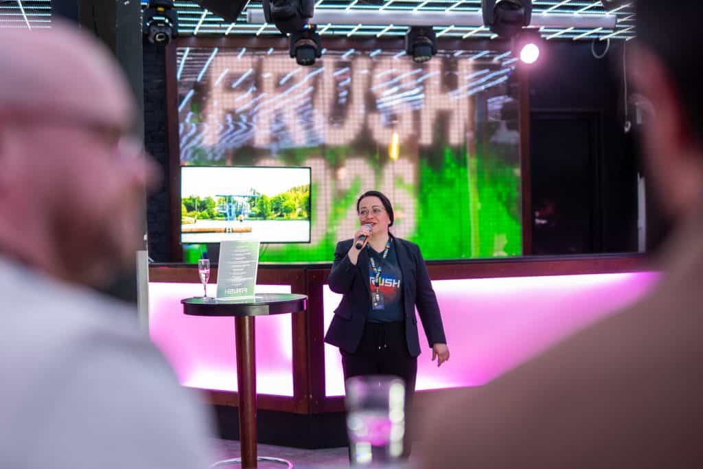 Riikka Riihimäki avasi FRUSH tapahtumakokonaisuuden kuvaaja Kati Länsikylä